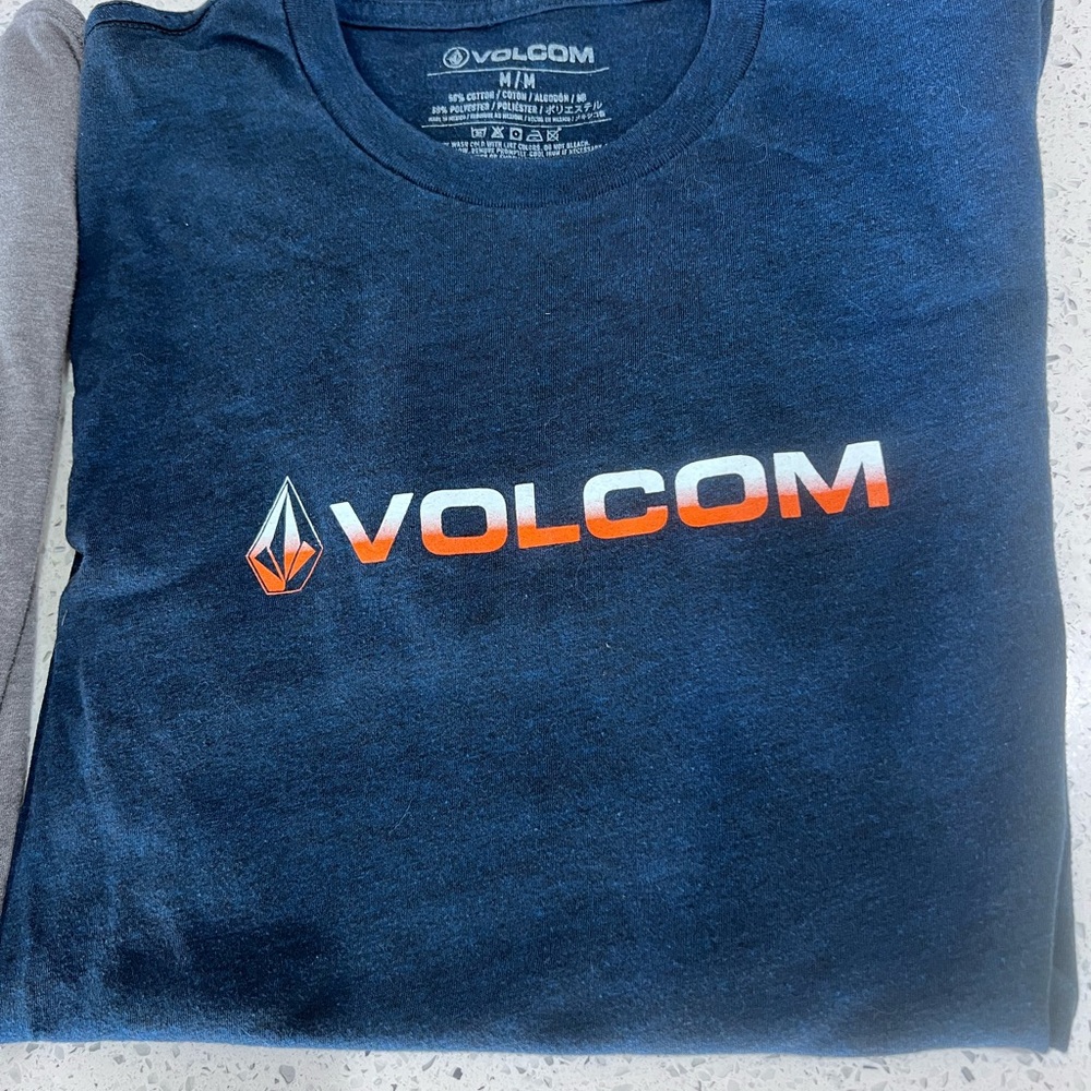 The North Face shirt & Volcom Men’s Surf Medium EUC Short Sleeve Sz Med - Picture 3 of 3
